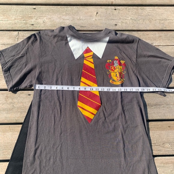 Harry Potter Gryffindor Costume T-Shirt with Cape - Grey/Multi - Unisex L/G - Picture 5 of 8